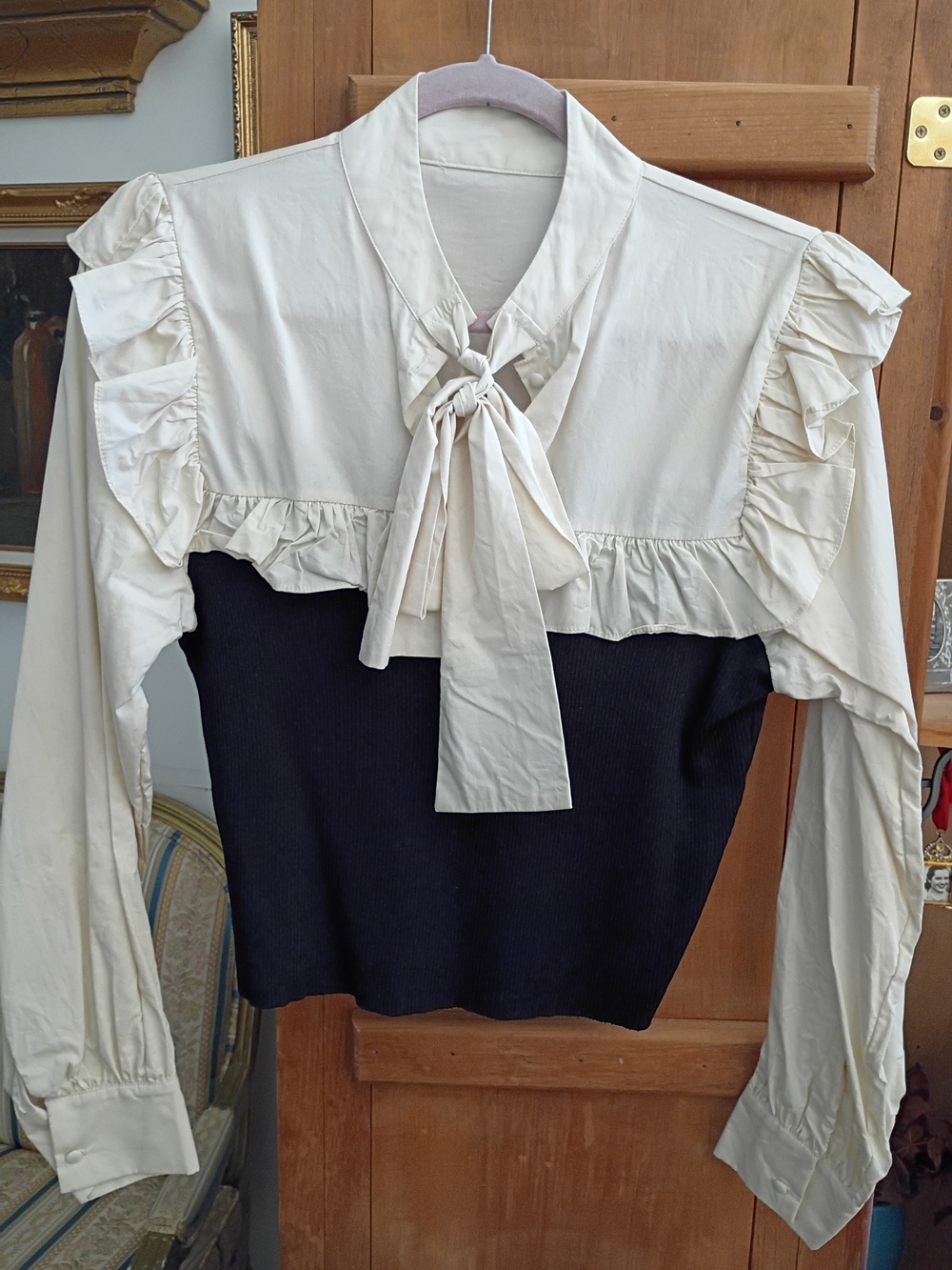Zara Never Worn Black Ribbed Knit Bottom w Creme Bow Tie Front w Ruffle